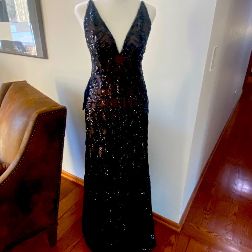 Beautiful never worn or altered size 6 BCBG gown